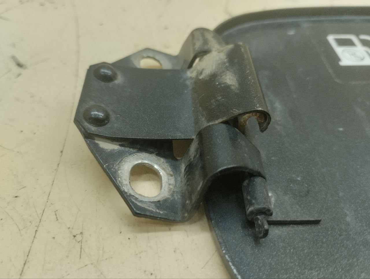 Лючок бензобака Chevrolet Niva 2009-2020