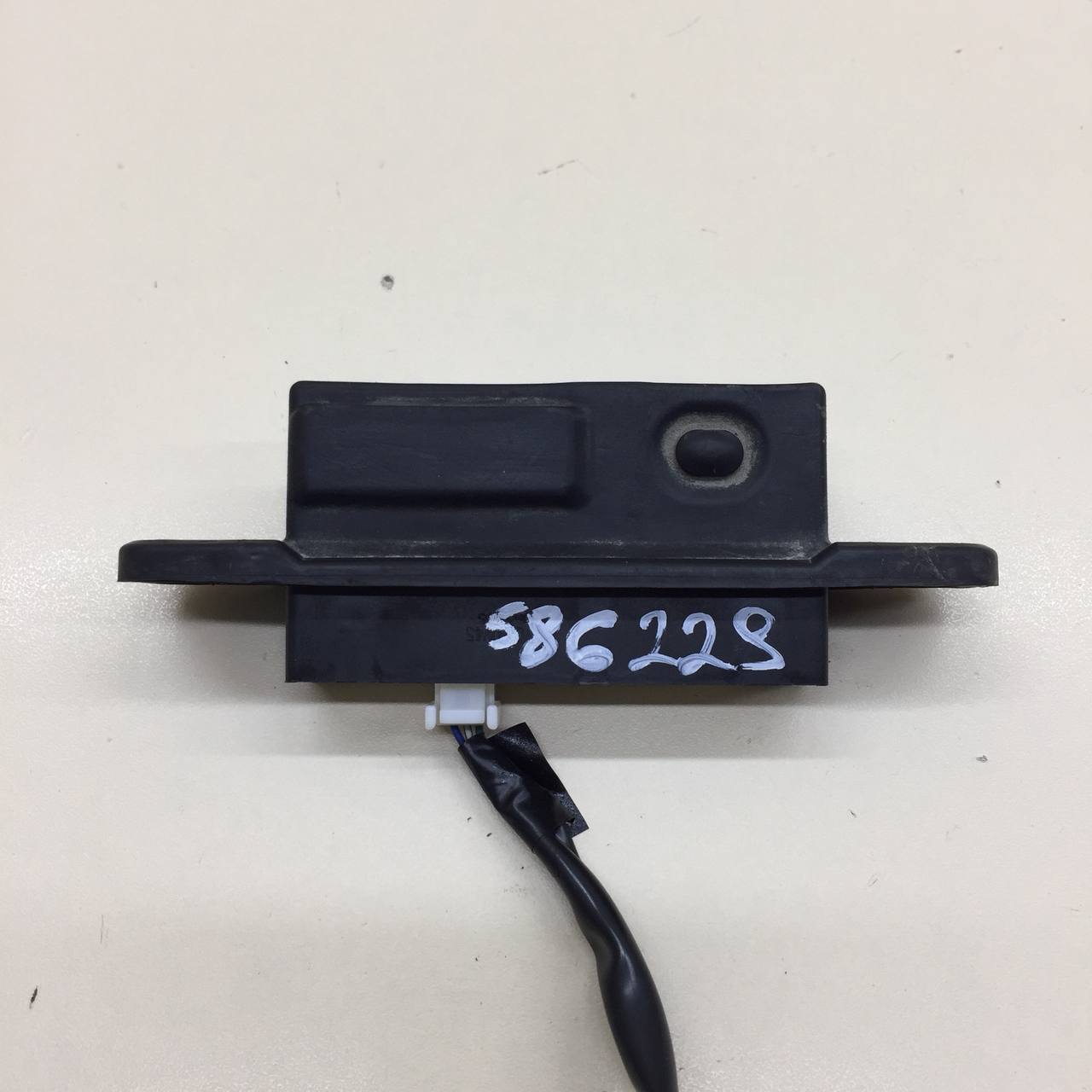 Кнопка открывания багажника Lexus RX 350 /450h (XL10) 2009-2015 Кнопка открывания багажника Lexus RX 350 /450h (XL10) 2009-2015