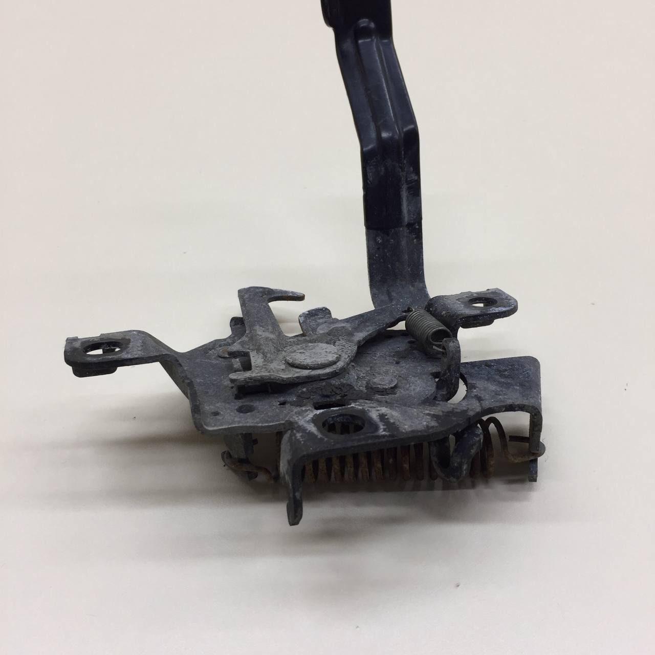 Замок капота Toyota Auris (E150) 2006-2012