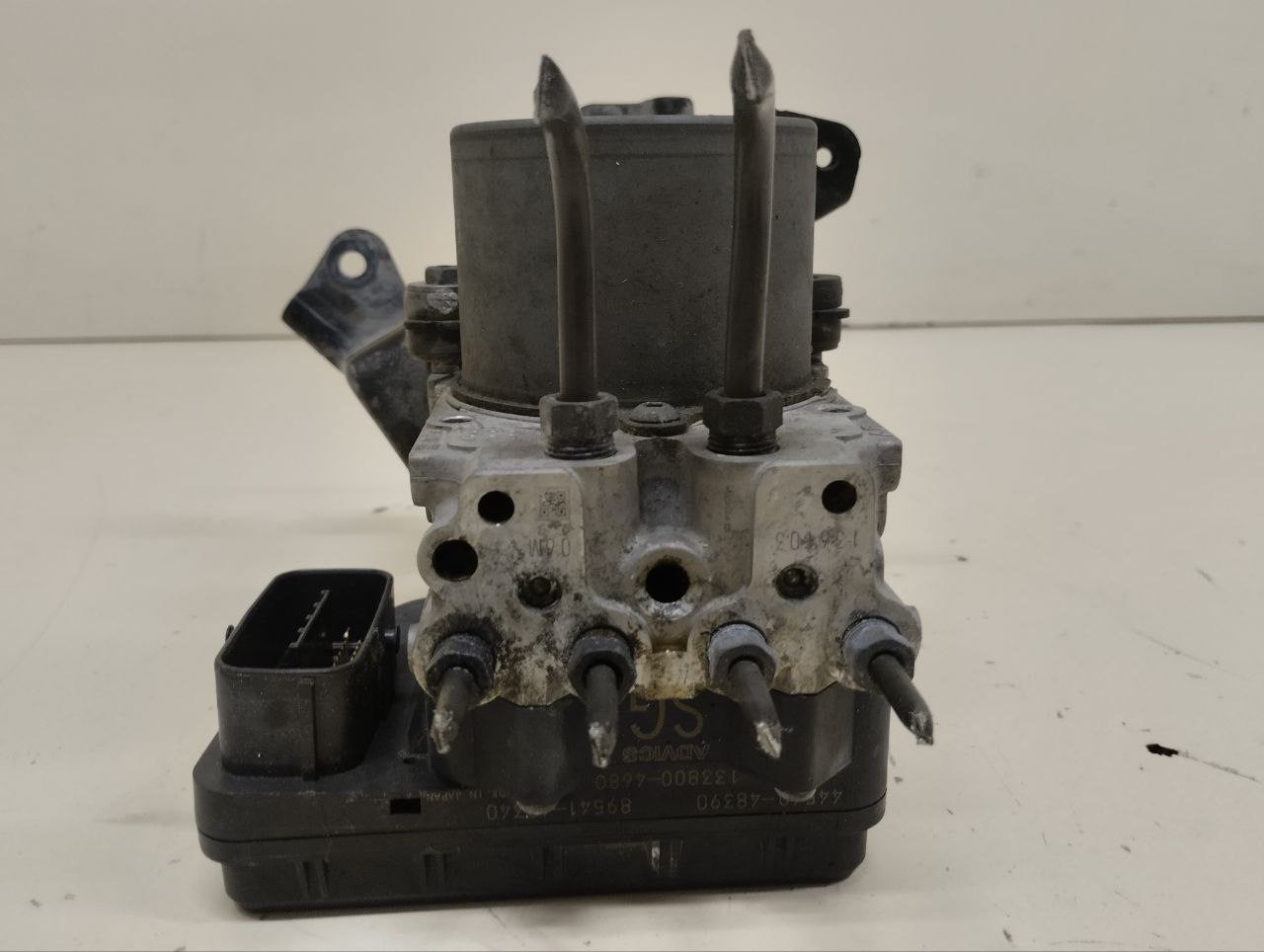 Блок ABS (насос) Lexus RX 350 /450h (XL10) 2009-2015 Блок ABS (насос) Lexus RX 350 /450h (XL10) 2009-2015