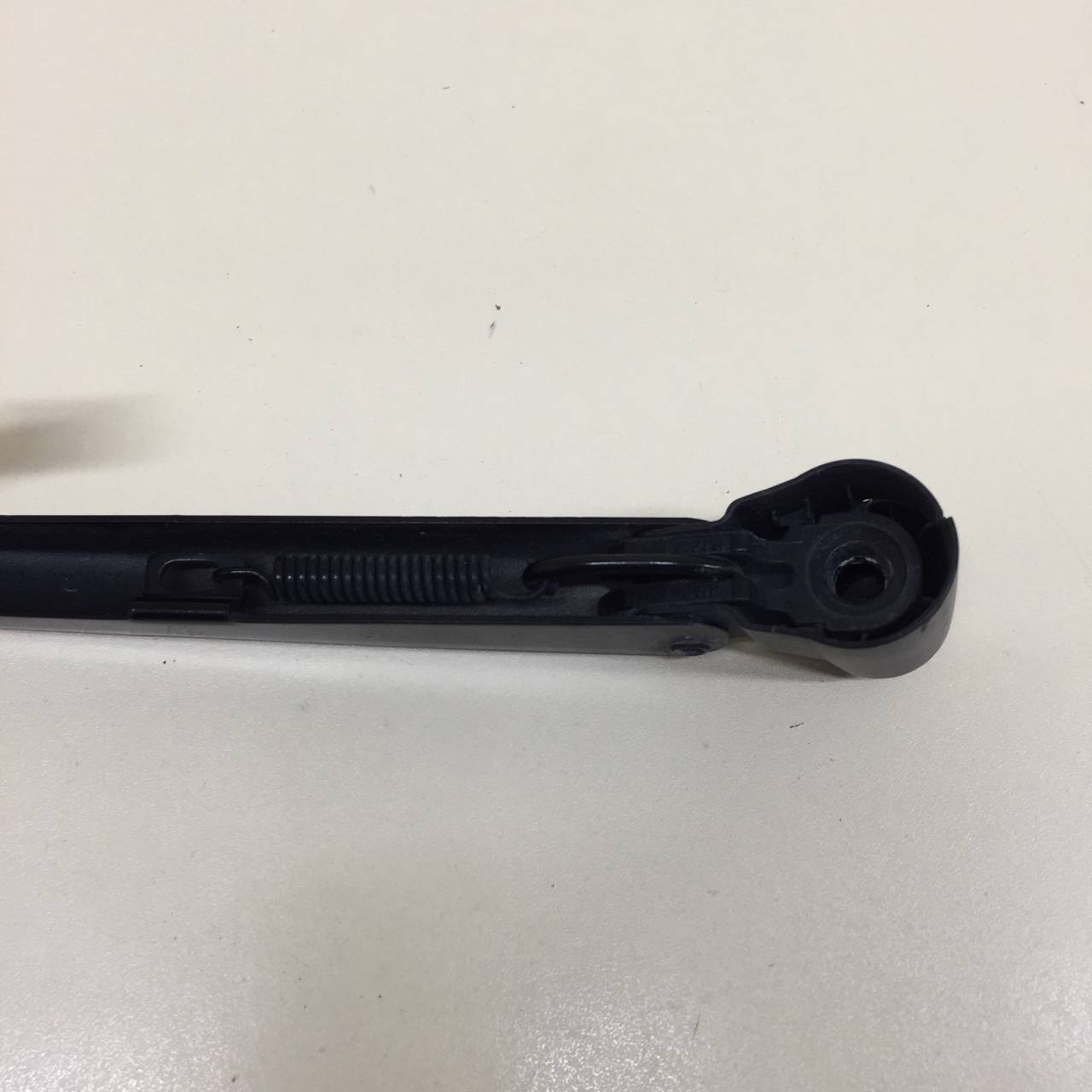 Поводок стеклоочистителя задний BMW 1-series E87/E81 2004-2011