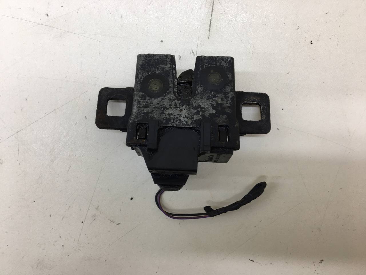 Замок капота Land Rover Range Rover Sport 2005-2012 Замок капота Land Rover Range Rover Sport 2005-2012