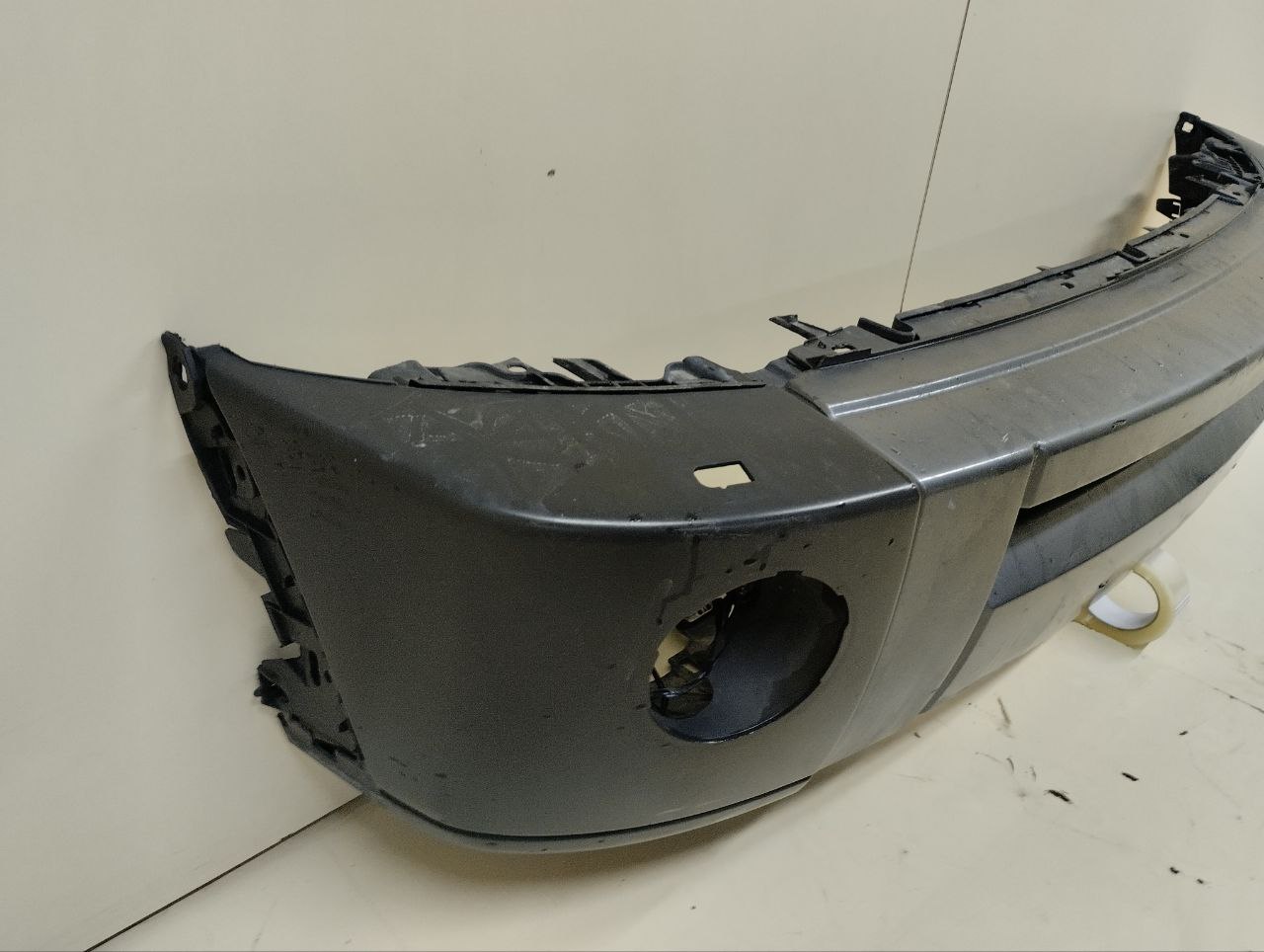 Бампер передний Land Rover Discovery 3 (L319) 2004-2009 Бампер передний Land Rover Discovery 3 (L319) 2004-2009