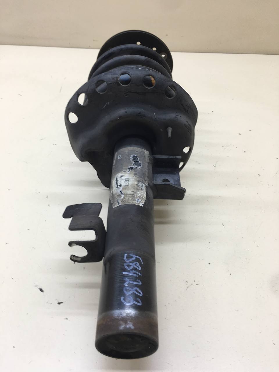 Амортизатор передний левый Volvo XC60 2008-2017