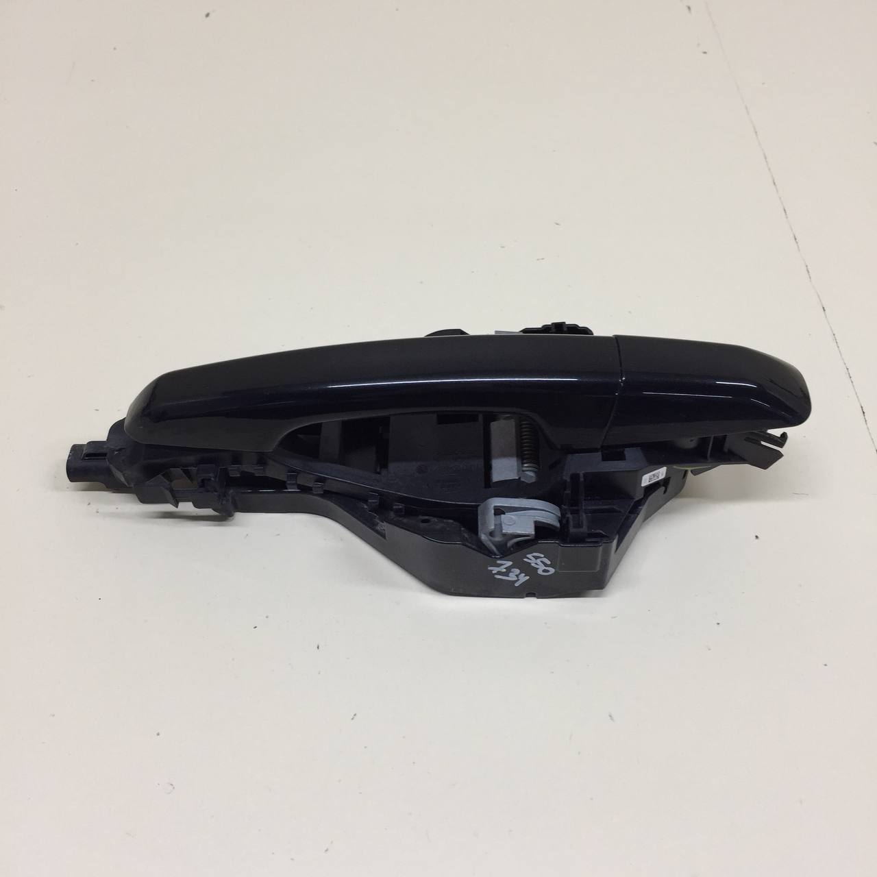 Ручка двери задней наружная левая Jaguar XE (760) 2014-2021 Ручка двери задней наружная левая Jaguar XE (760) 2014-2021