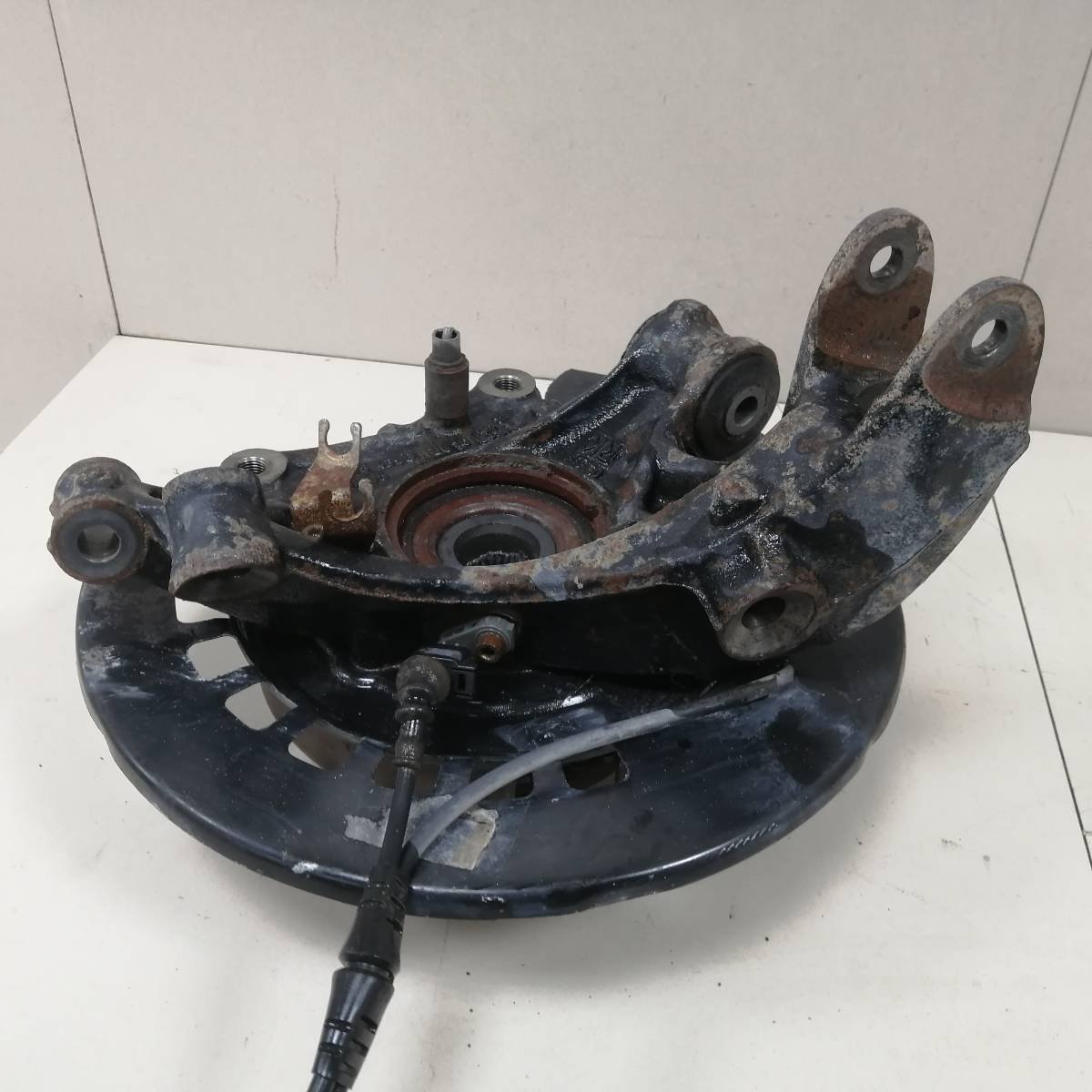 Кулак поворотный задний левый Volkswagen Touareg (7L) 2002-2010
