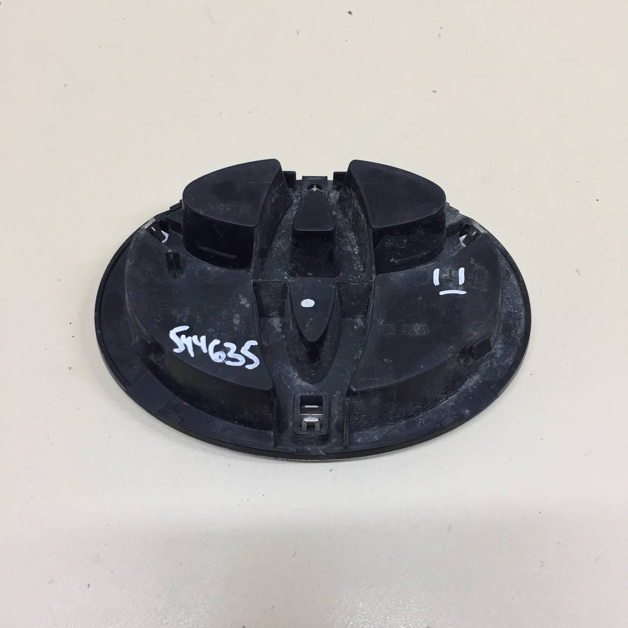 Эмблема Toyota Rav 4 (XA40) 2013-2019 Эмблема Toyota Rav 4 (XA40) 2013-2019