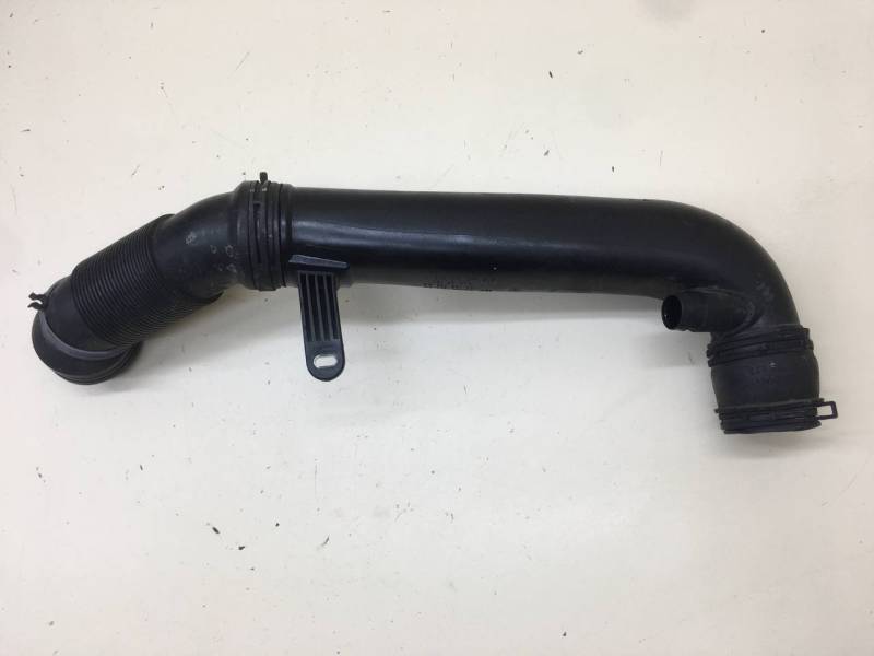 Патрубок интеркулера Volkswagen Passat B7 2011-2015 Патрубок интеркулера Volkswagen Passat B7 2011-2015