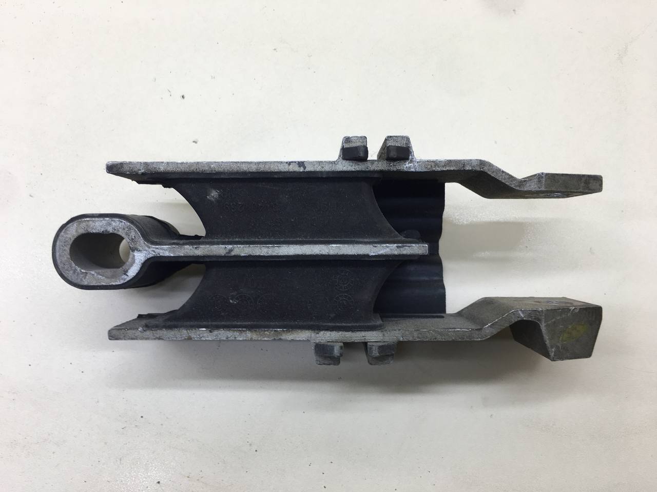 Опора двигателя Volvo XC60 2008-2017