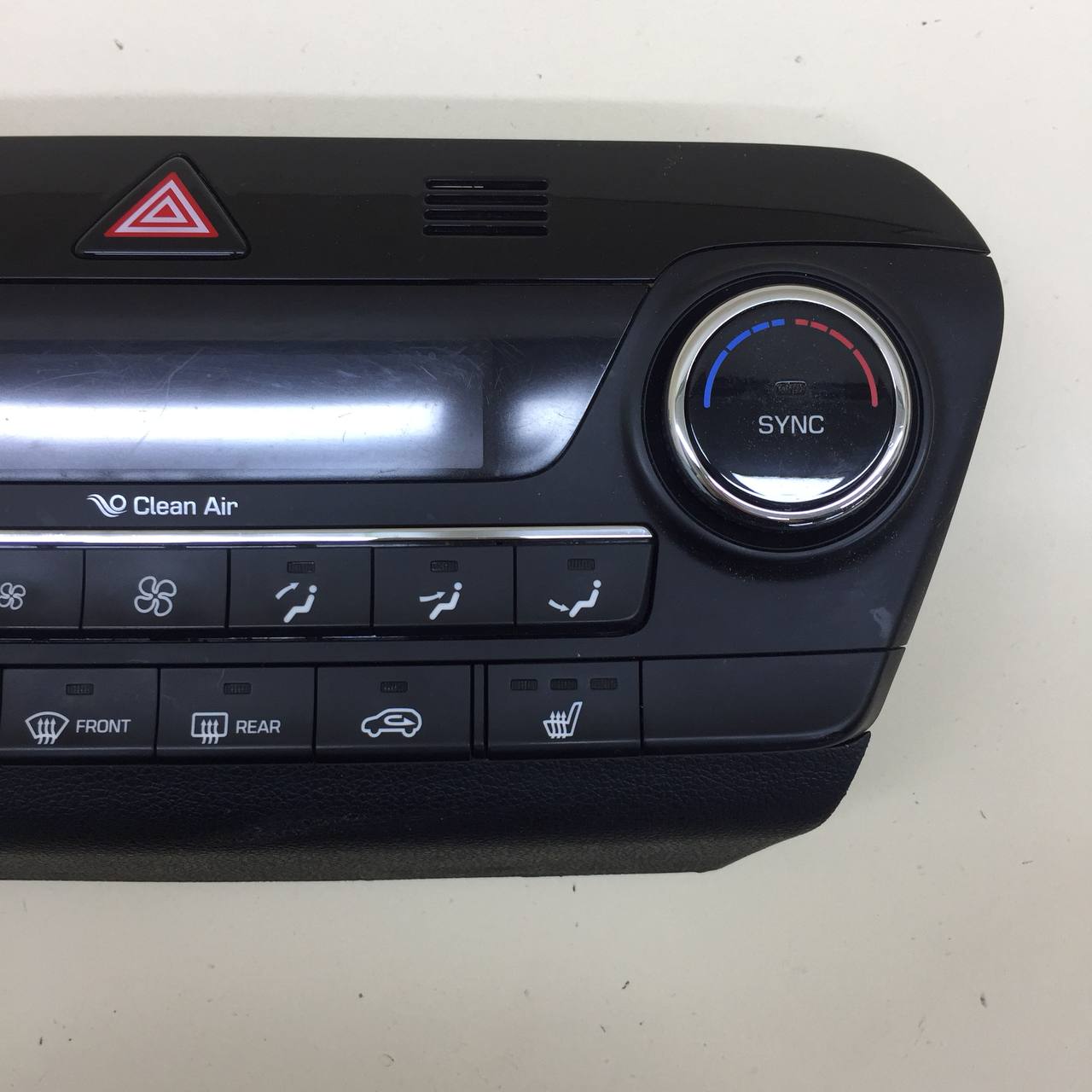 Блок управления климатической установкой Hyundai Tucson (TL) 2015-2021 Блок управления климатической установкой Hyundai Tucson (TL) 2015-2021