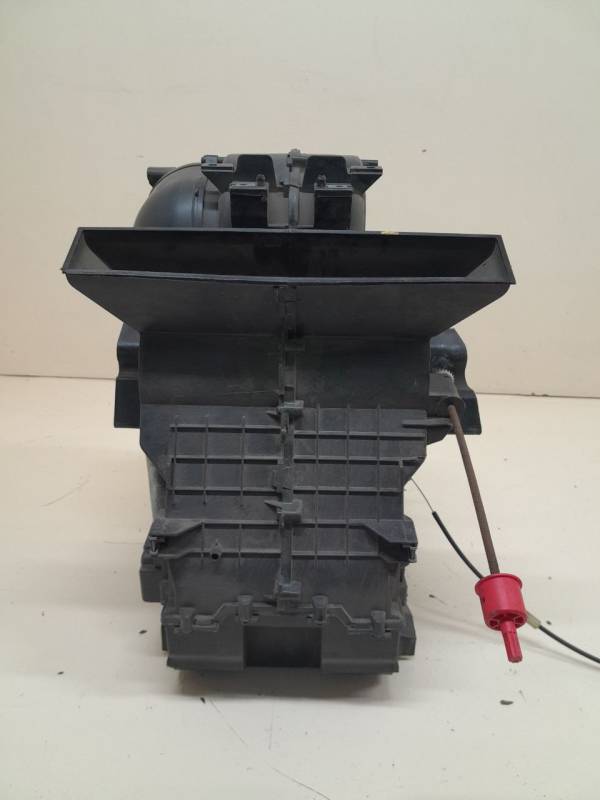 Корпус отопителя Ford Fusion (JU) 2002-2012 Корпус отопителя Ford Fusion (JU) 2002-2012