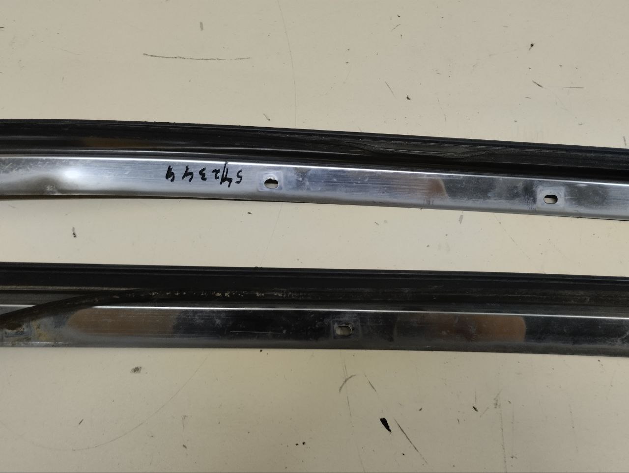 Молдинг лобового стекла Nissan Almera (N16) 2000-2006