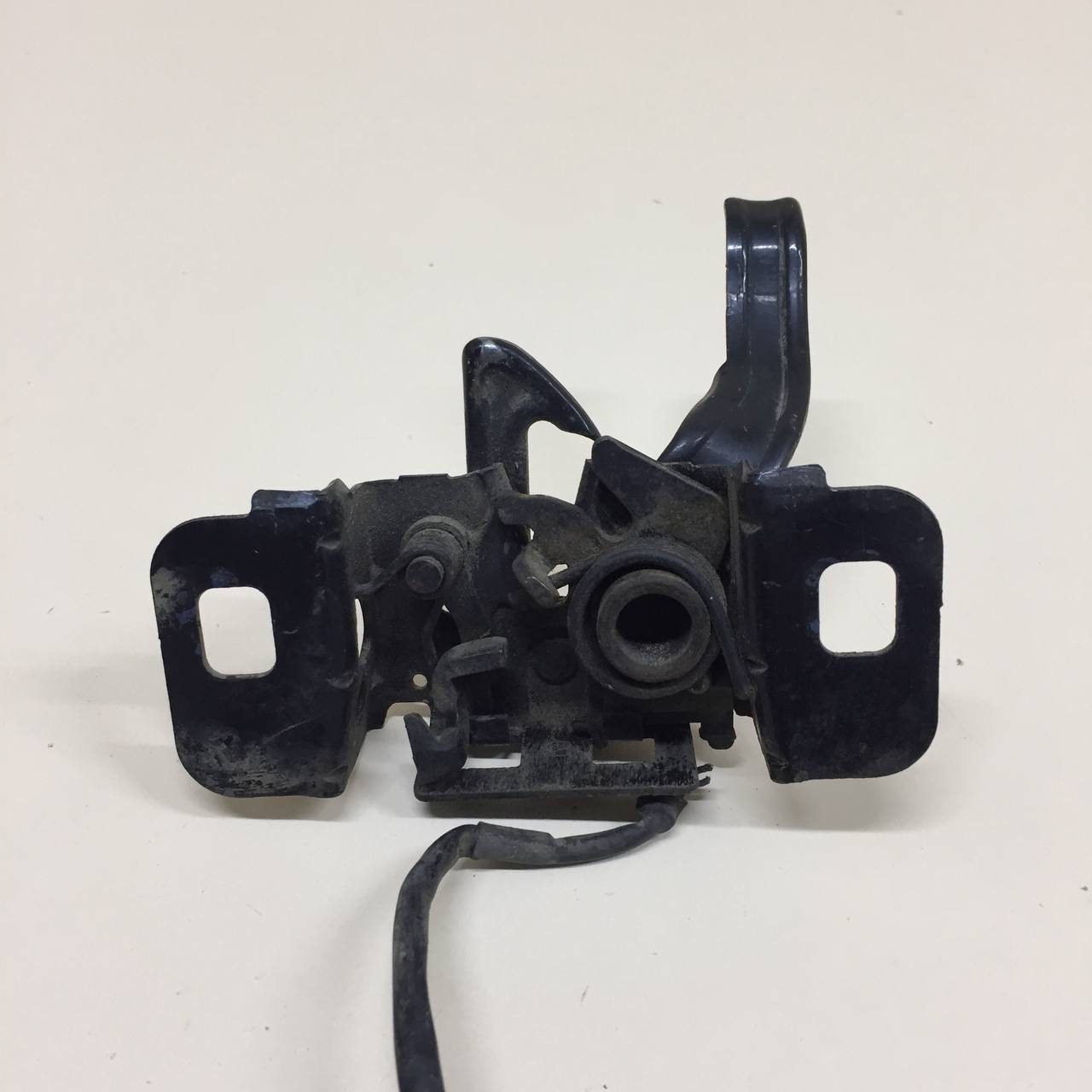 Замок капота Opel Astra J 2010-2017