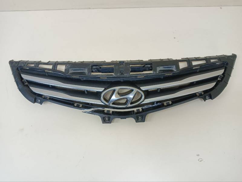 Решетка радиатора Hyundai Solaris (RB) 2010-2017