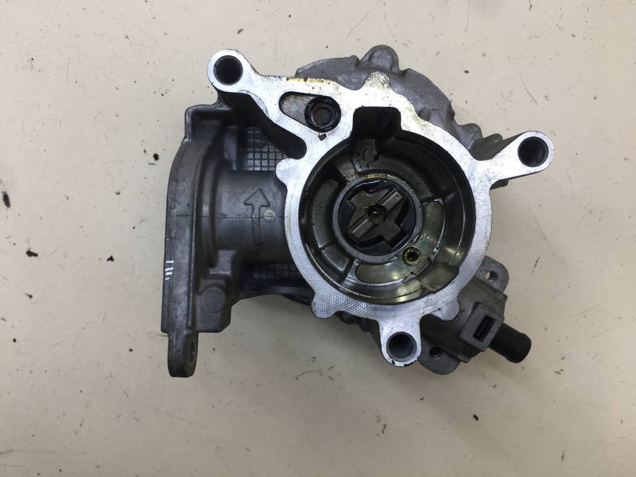 Насос вакуумный Volkswagen Passat B7 2011-2015 Насос вакуумный Volkswagen Passat B7 2011-2015