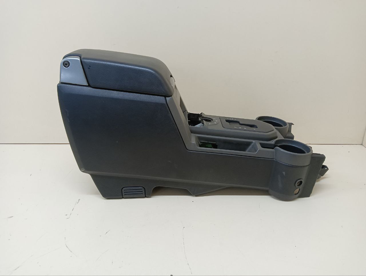 Консоль центральная Land Rover Discovery 3 2004-2009