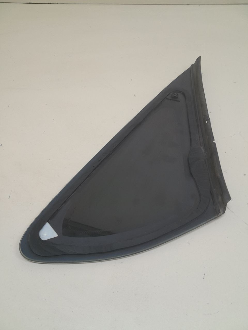 Стекло кузовное глухое левое Ford Focus 2 (DB) 2008-2011