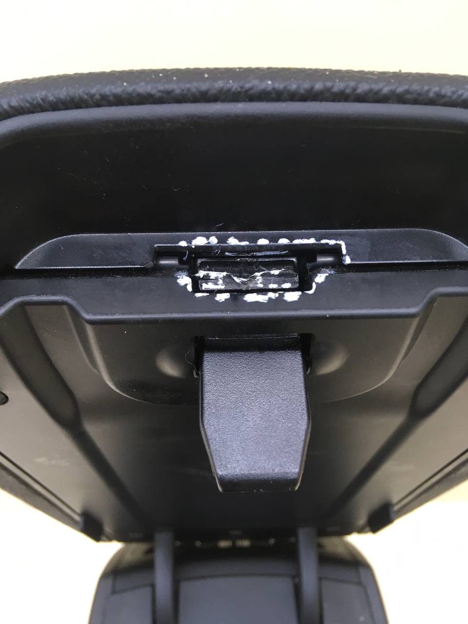 Консоль центральная Kia Cerato (BD) 2018-2022 Консоль центральная Kia Cerato (BD) 2018-2022