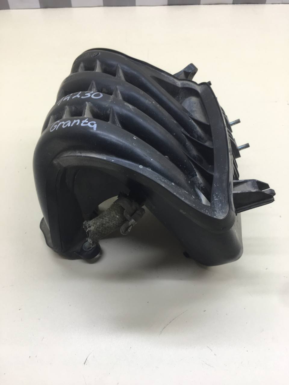 Коллектор впускной Lada Granta 2011>