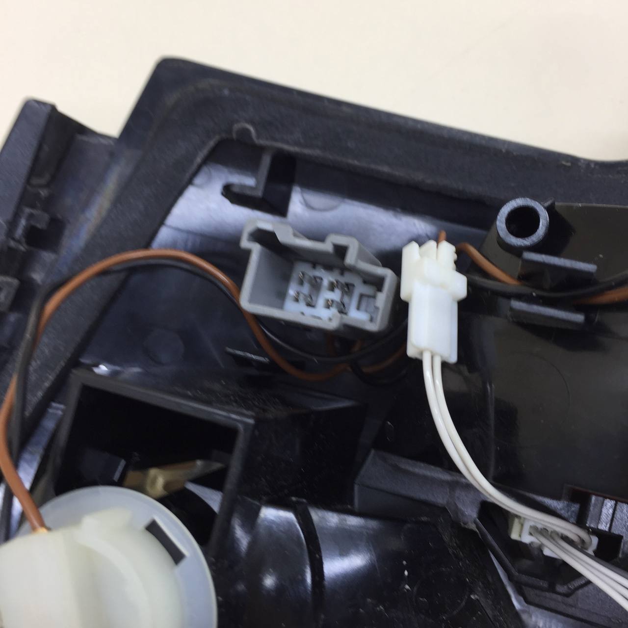 Фонарь задний внутренний левый Ford Mondeo 4 2007-2015