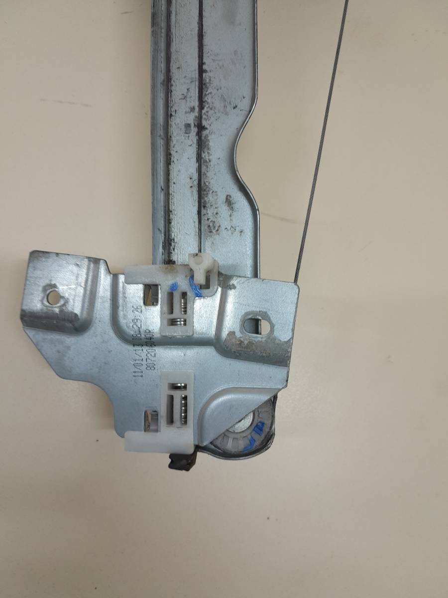 Стеклоподъемник электр. передний левый Renault Sandero 2009-2014