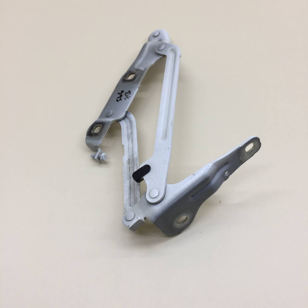 Петля крышки багажника Ford Mondeo 4 2007-2015