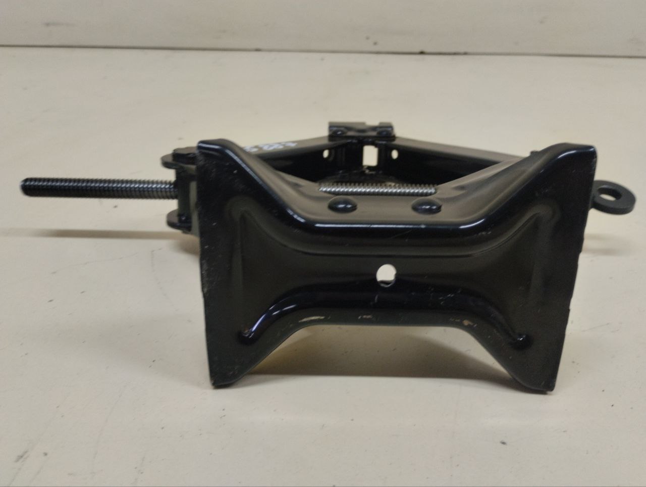 Домкрат Mazda Mazda 3 (BM) 2013-2016 Домкрат Mazda Mazda 3 (BM) 2013-2016