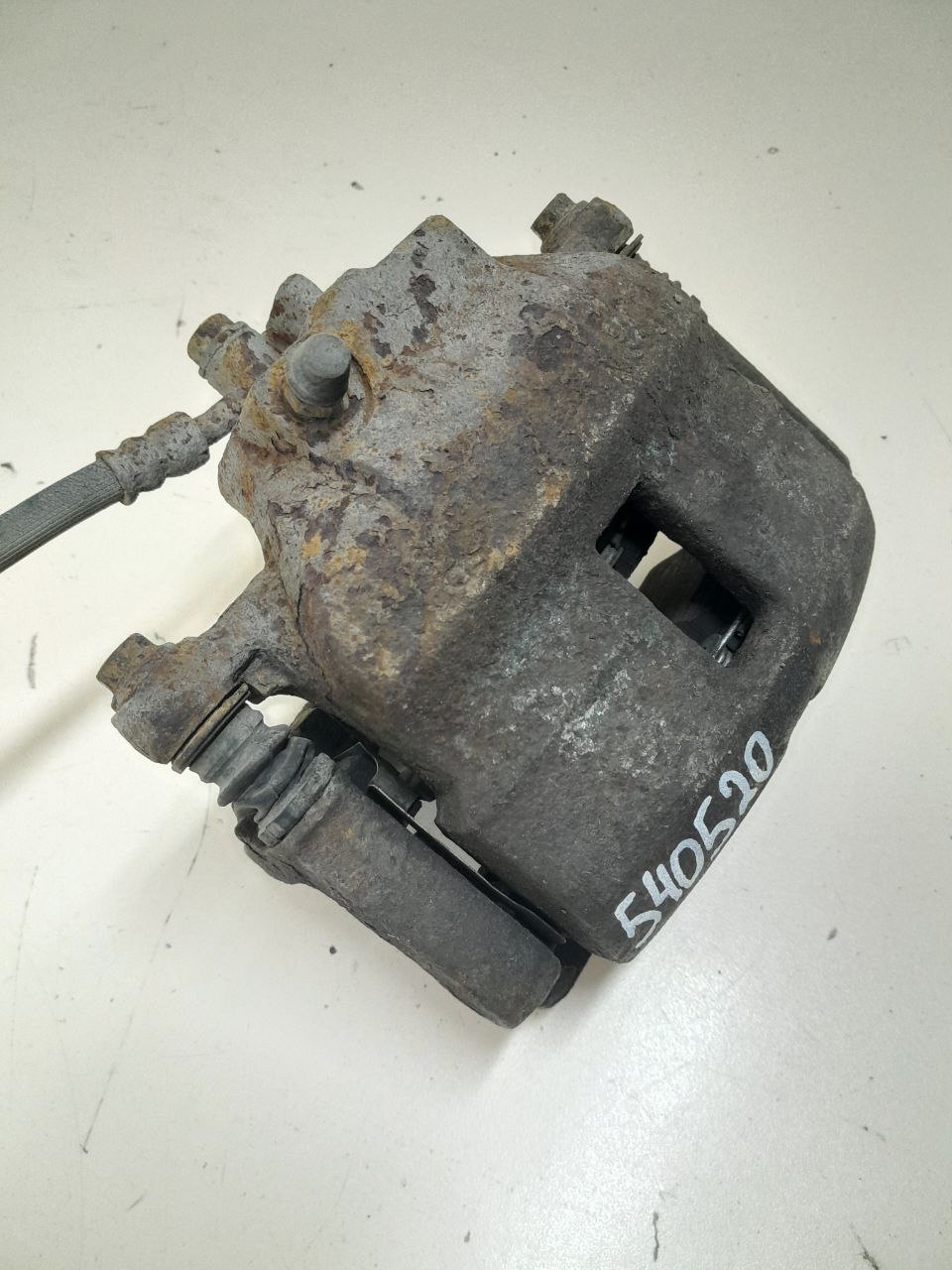 Суппорт передний правый Nissan Almera (N16) 2000-2006