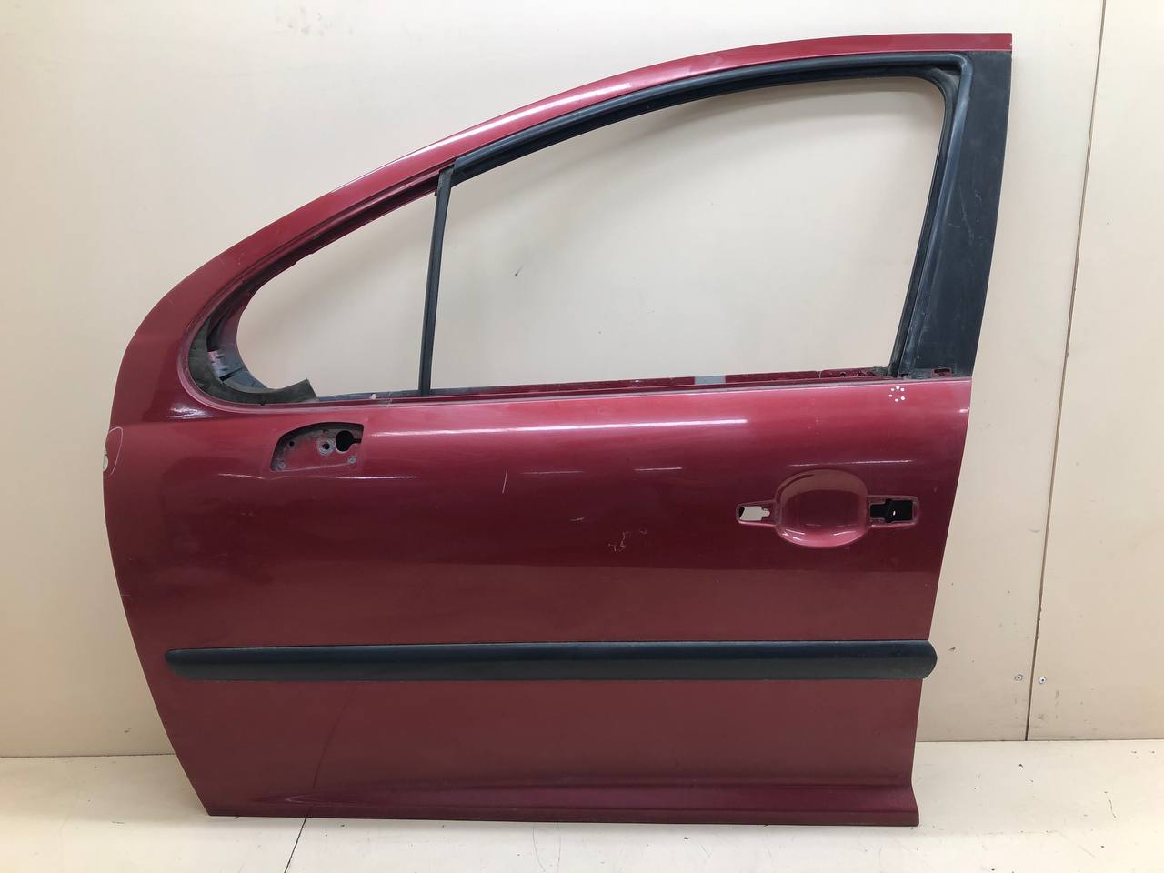 Дверь передняя левая Peugeot 207 2006-2013