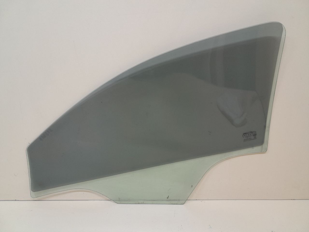 Стекло двери передней правой Chevrolet Cobalt (T250) 2011-2015