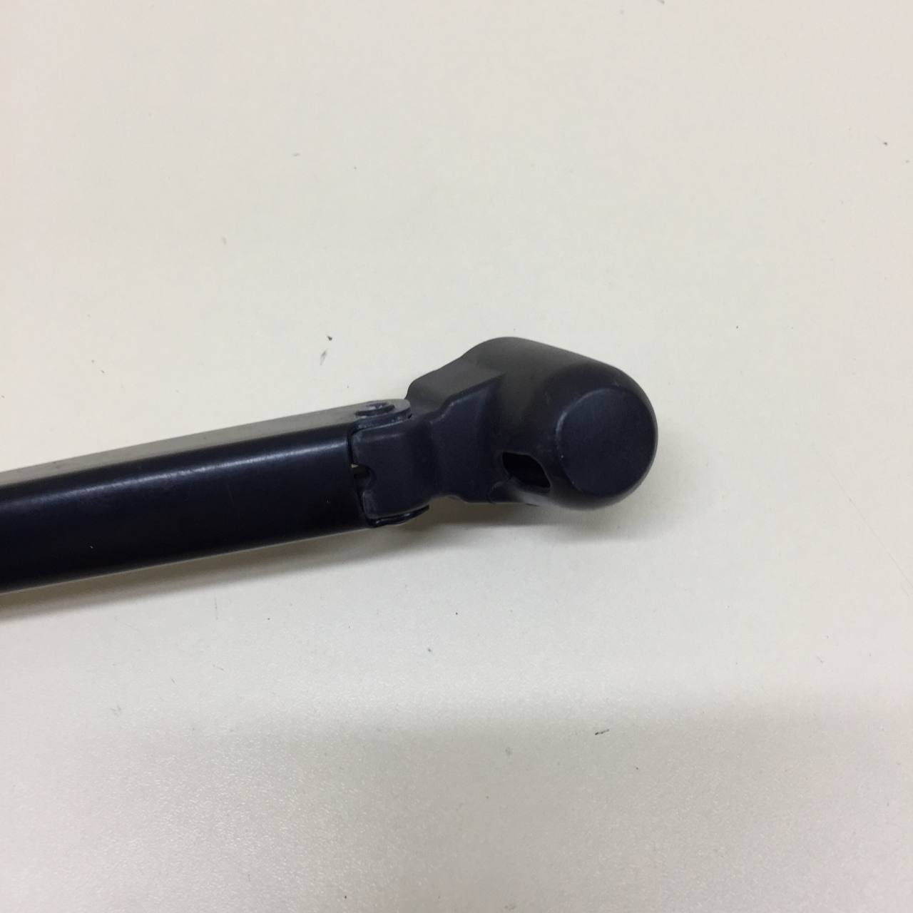 Поводок стеклоочистителя задний BMW 1-series E87/E81 2004-2011