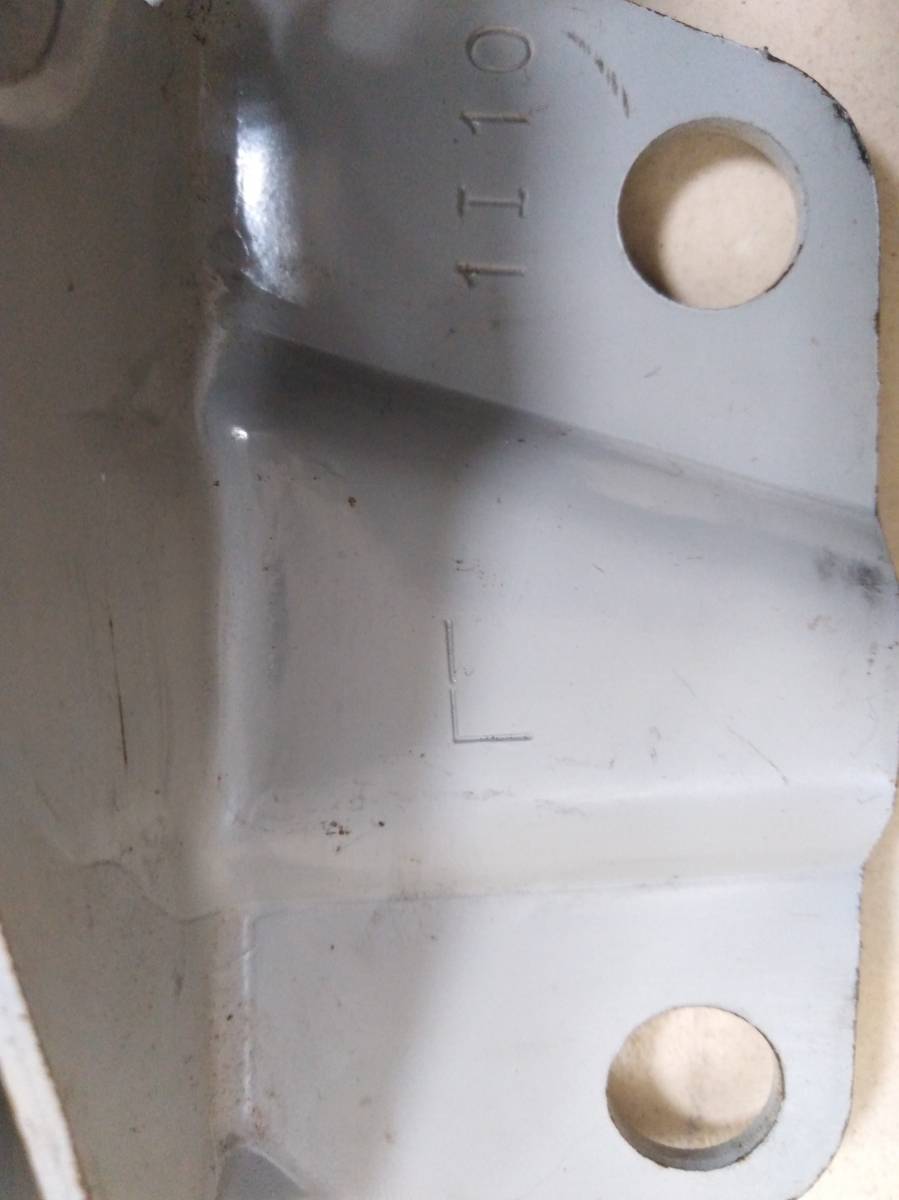 Петля капота левая Mazda BT-50 2006-2012