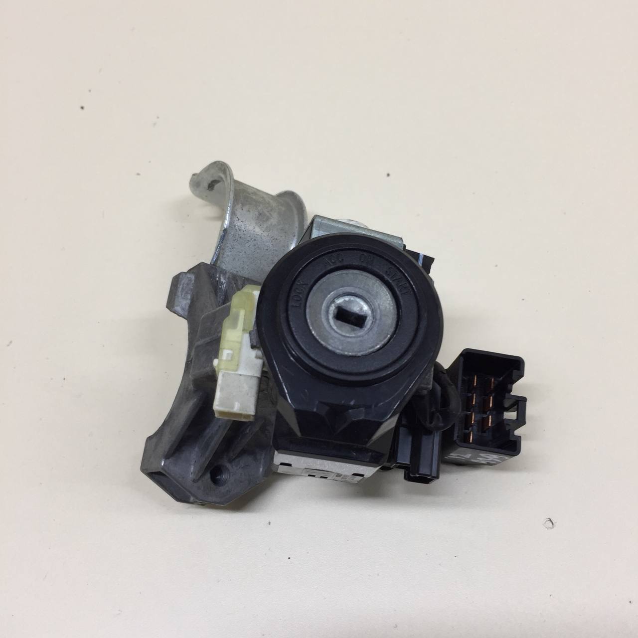 Замок зажигания Toyota Corolla E180 2013-2019 Замок зажигания Toyota Corolla E180 2013-2019