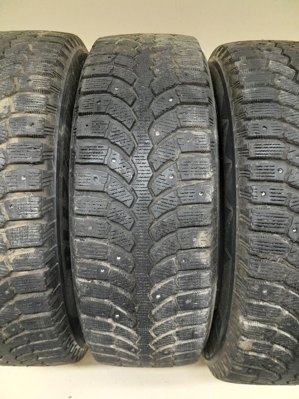 Шины R15 Зимние шипованные Bridgestone Blizzak Spike-01 Шины R15 Зимние шипованные Bridgestone Blizzak Spike-01