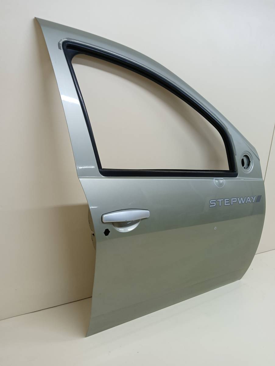 Дверь передняя правая Renault Sandero 2009-2014