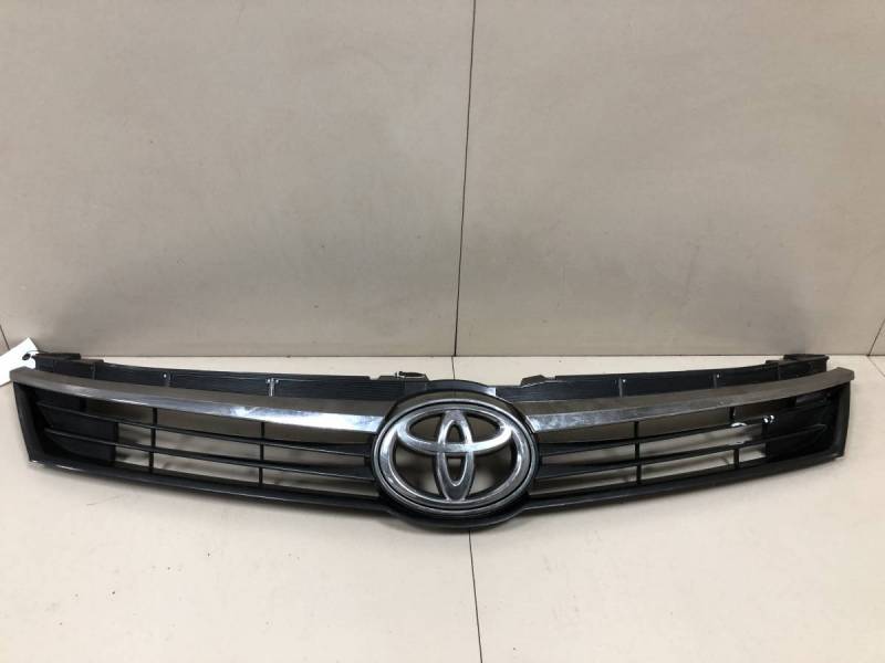 Решетка радиатора Toyota Camry (XV50) 2011-2017