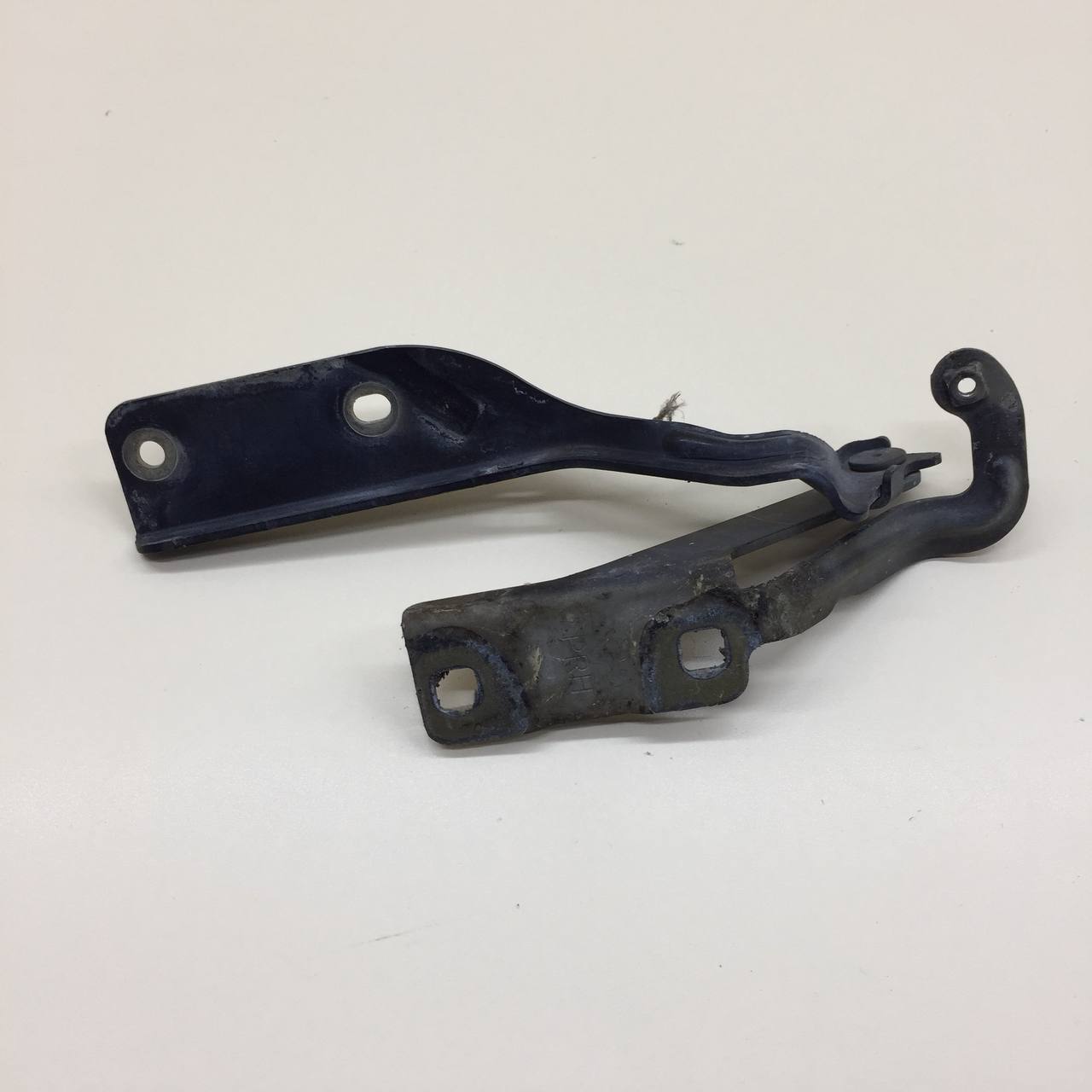 Петля капота правая Nissan Primera (P12) 2002-2007