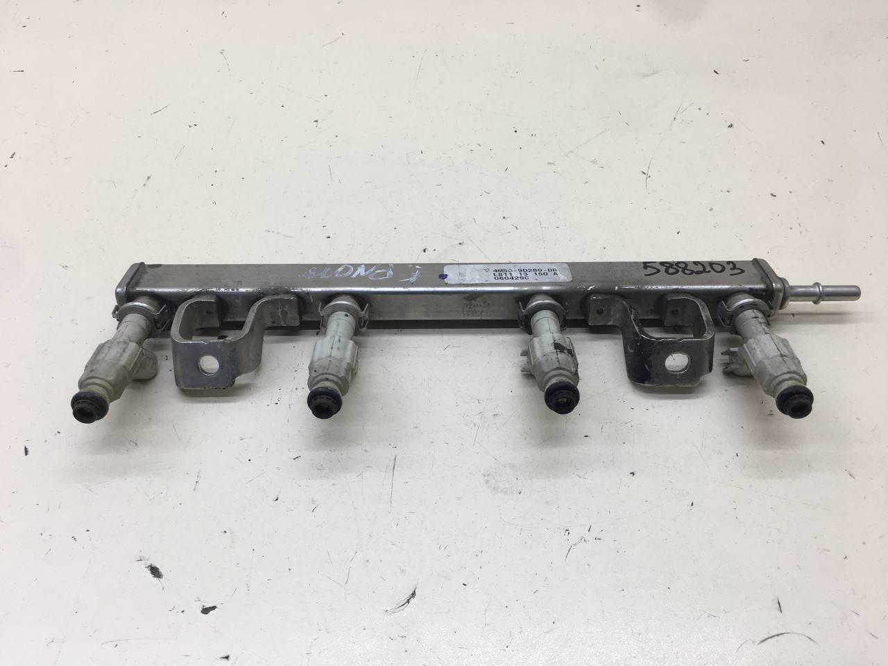 Рейка топливная (рампа) Ford C-MAX 2003-2010 Рейка топливная (рампа) Ford C-MAX 2003-2010