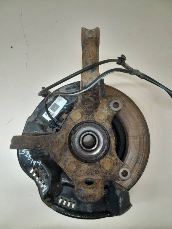 Кулак поворотный передний левый Toyota Auris (E150) 2006-2012