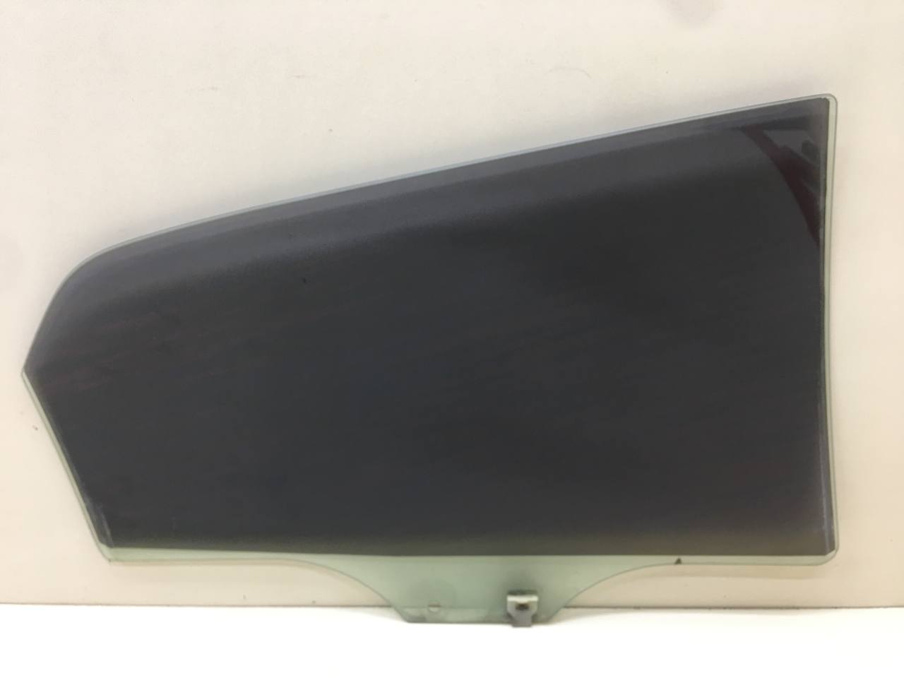 Стекло двери задней левой Mazda Mazda 2 (DE) 2007-2014