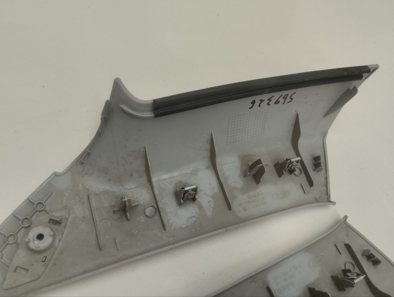 Обшивка стойки Ford Focus 2 (DA) 2005-2008 Обшивка стойки Ford Focus 2 (DA) 2005-2008