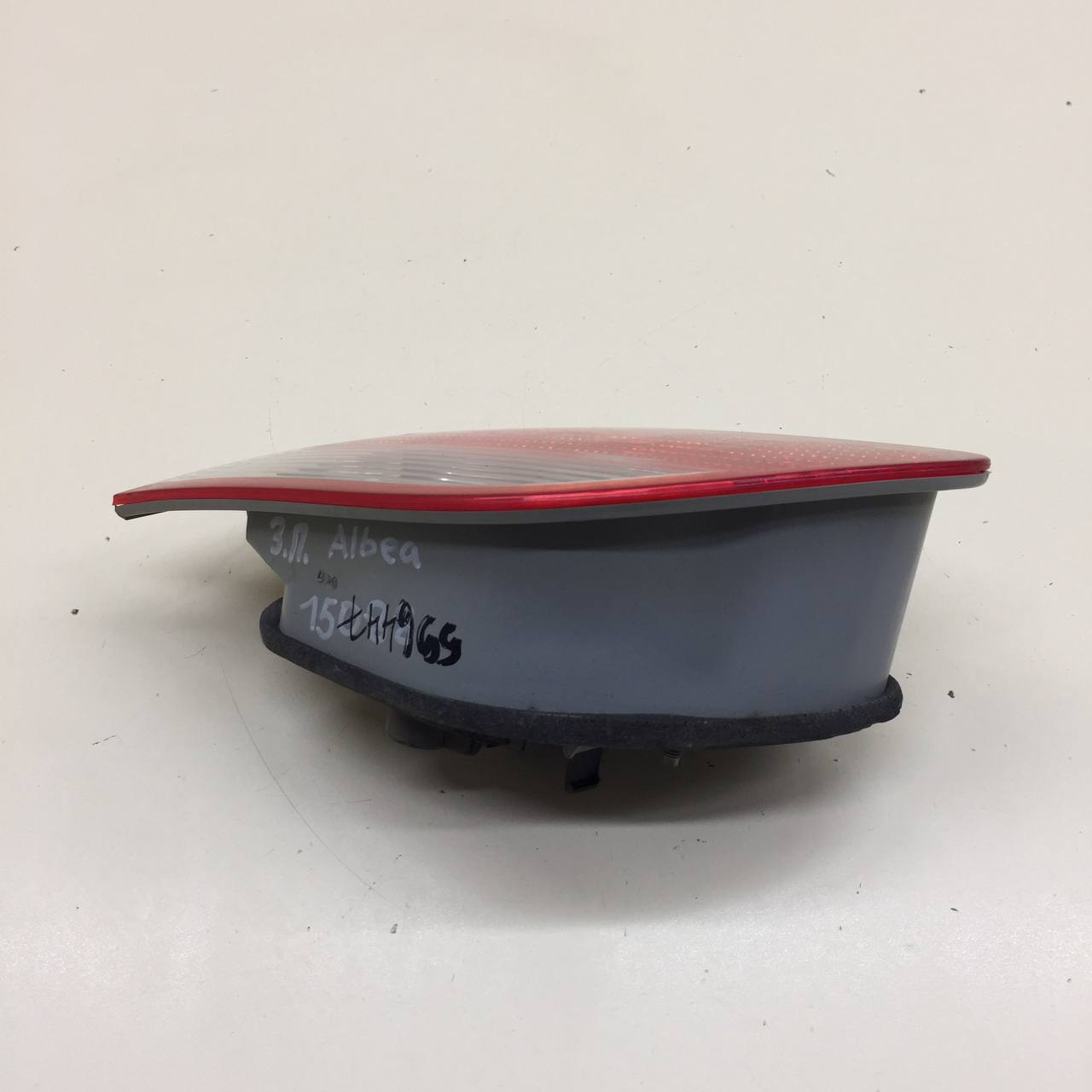 Фонарь задний внутренний правый Fiat Albea 2002-2012