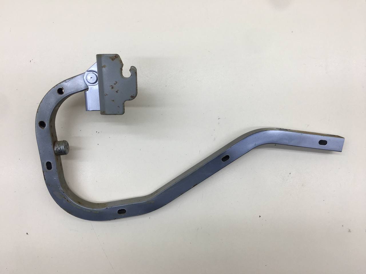 Петля крышки багажника Mitsubishi Lancer 9  (CS/Classic) 2000-2011