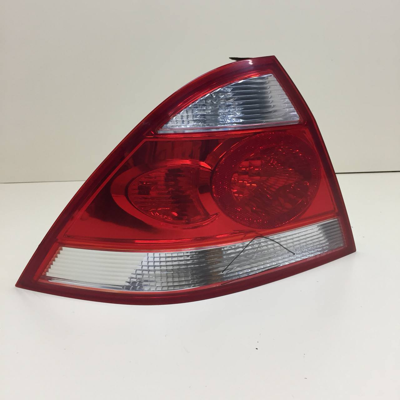 Фонарь задний левый Nissan Almera Classic (B10) 2006-2013 Фонарь задний левый Nissan Almera Classic (B10) 2006-2013