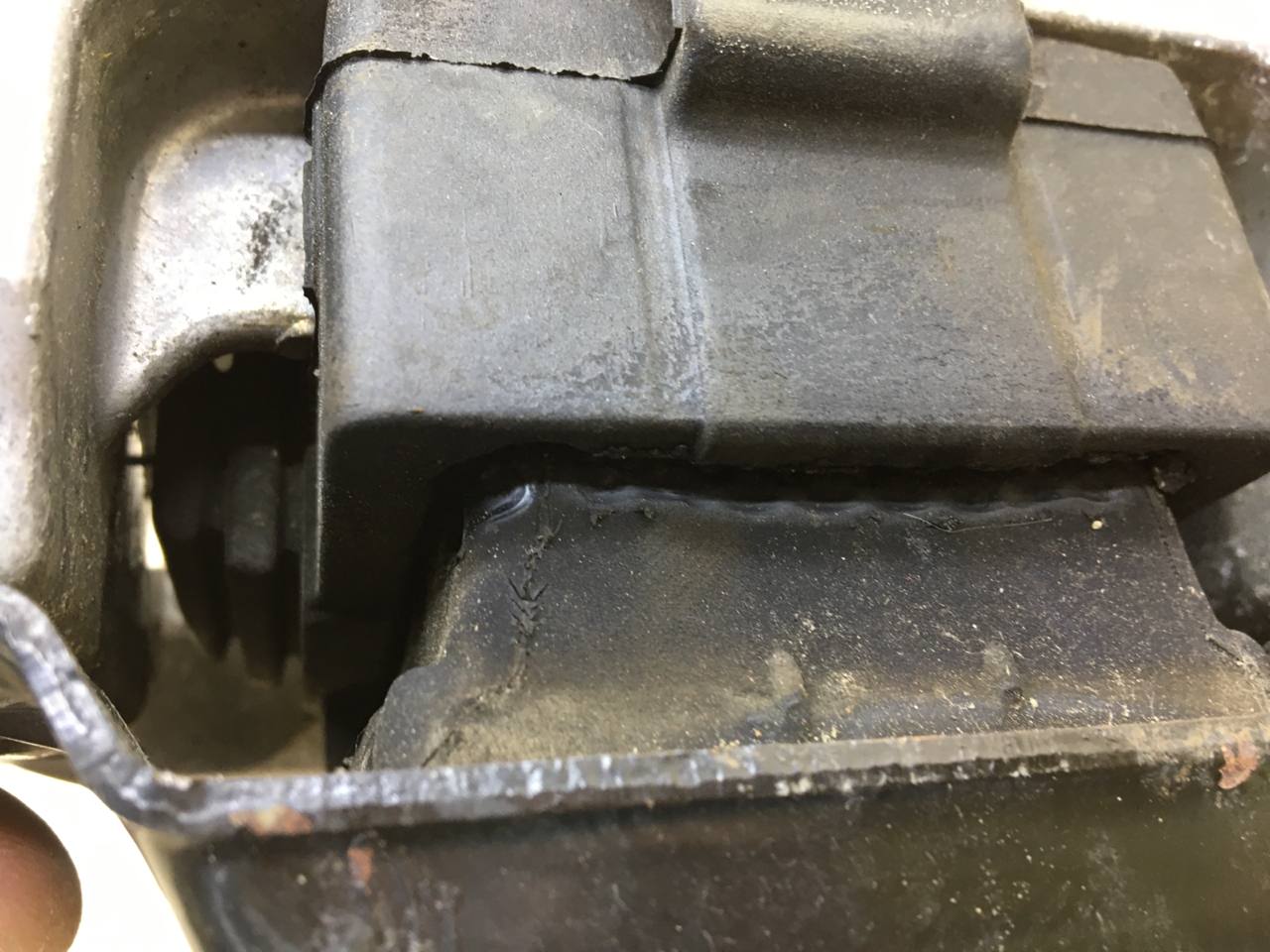 Опора КПП левая Volkswagen Passat B7 2011-2015