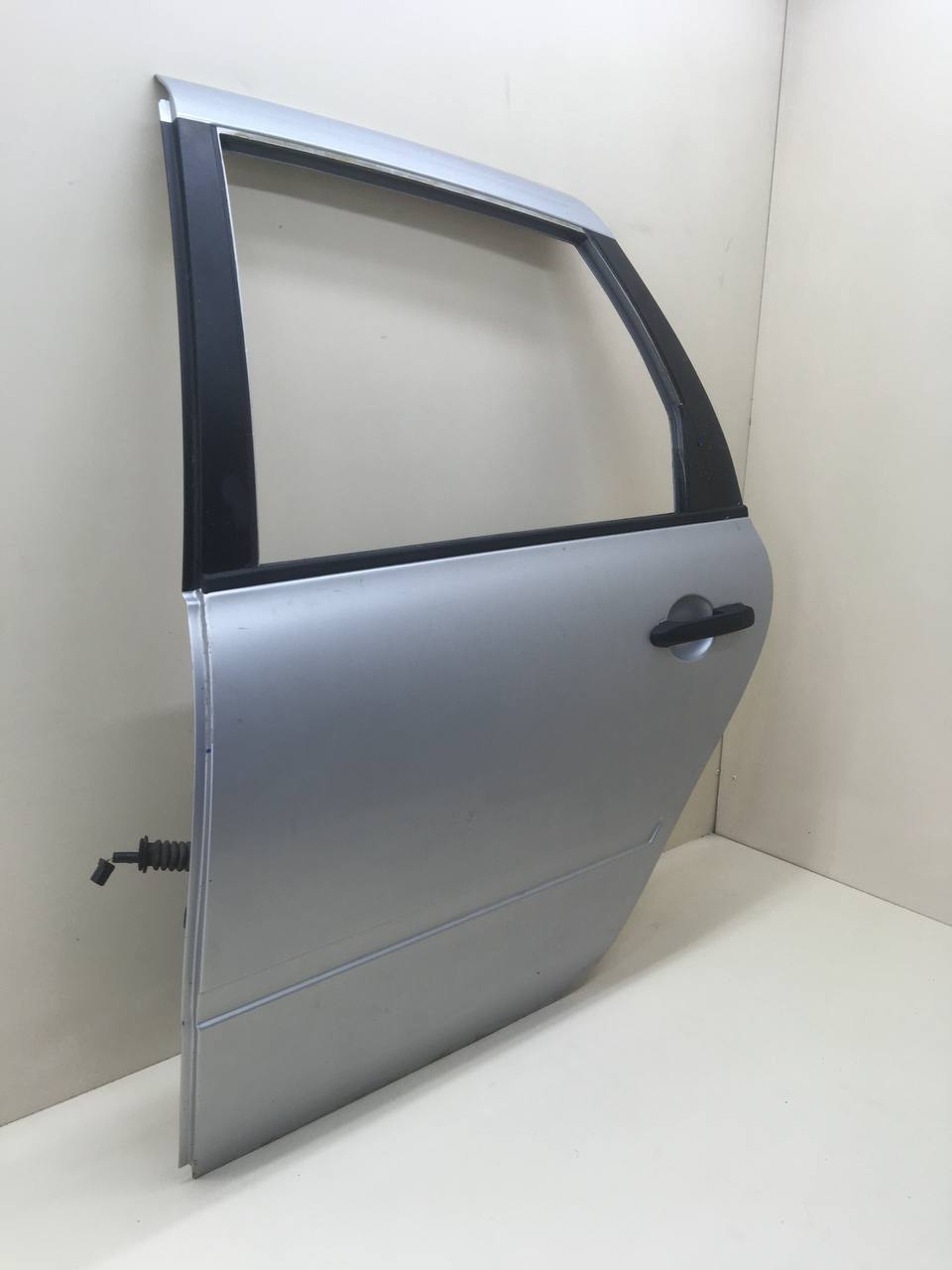Дверь задняя левая Lada Granta 2011> Дверь задняя левая Lada Granta 2011>
