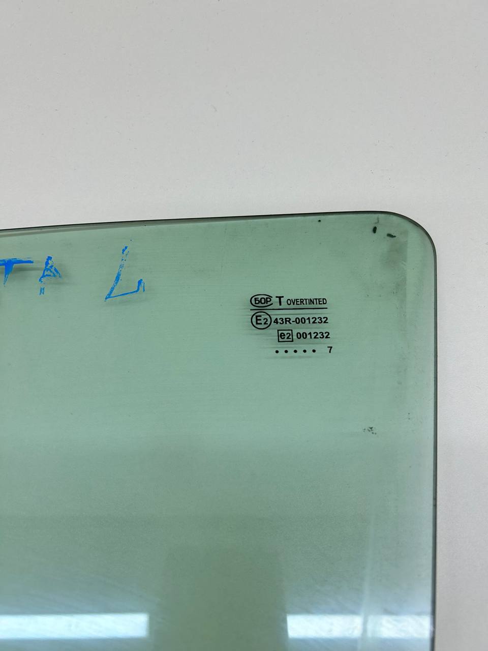 Стекло двери передней левой Lada Granta 2011>