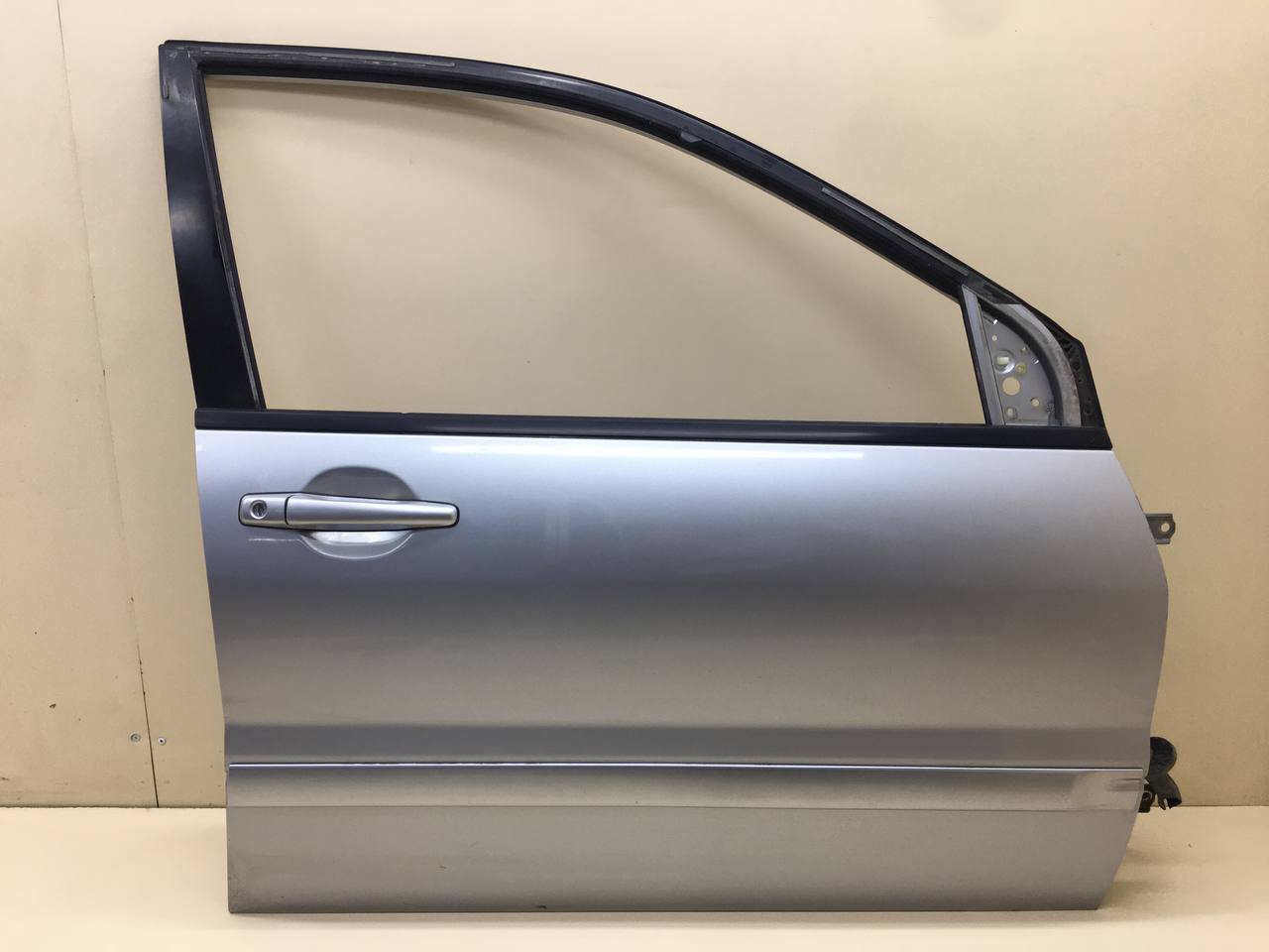 Дверь передняя правая Mitsubishi Lancer 9 (CS/Classic) 2000-2011 Дверь передняя правая Mitsubishi Lancer 9 (CS/Classic) 2000-2011