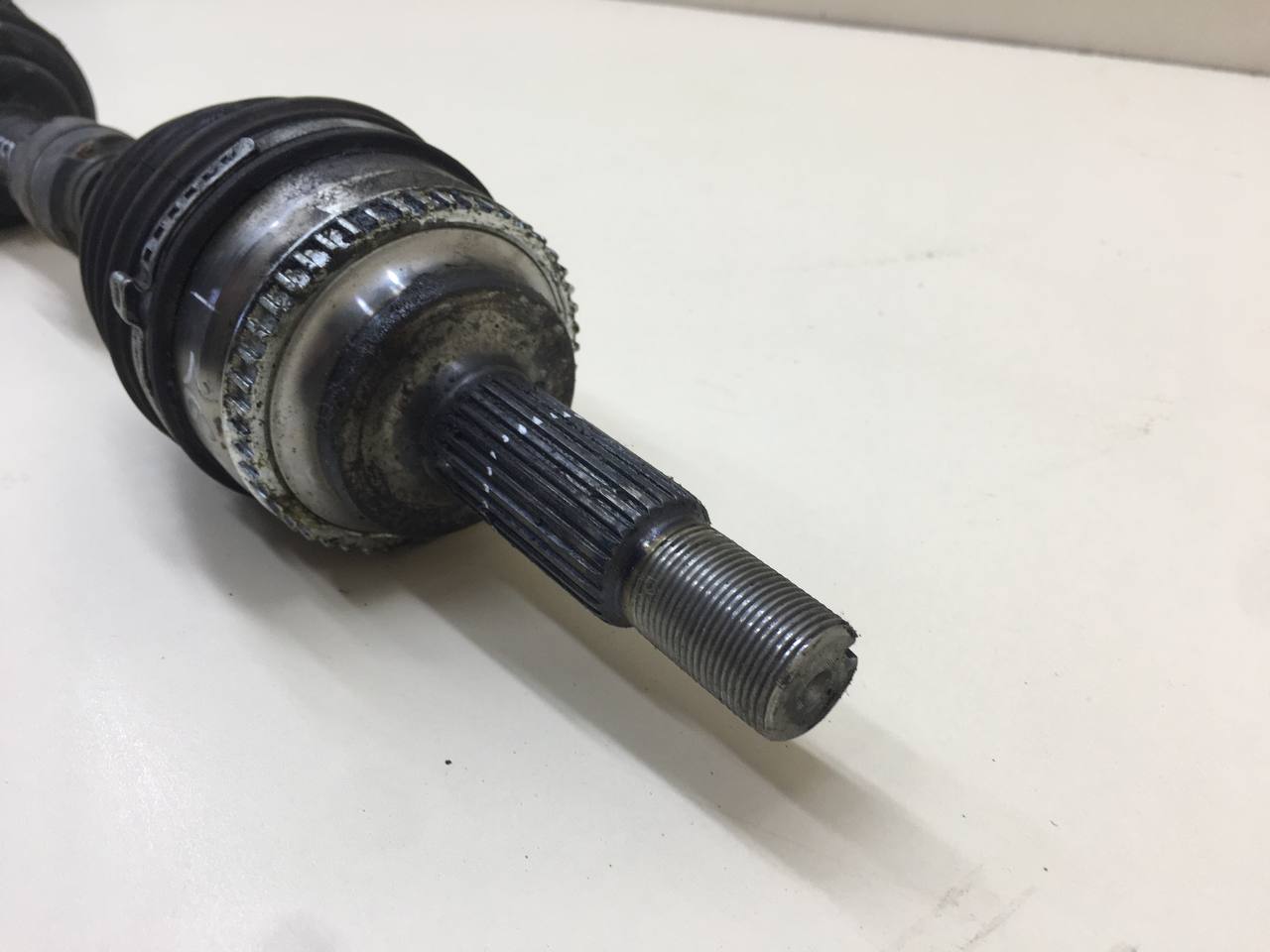 Полуось передняя левая Toyota Corolla E120 2001-2007 Полуось передняя левая Toyota Corolla E120 2001-2007