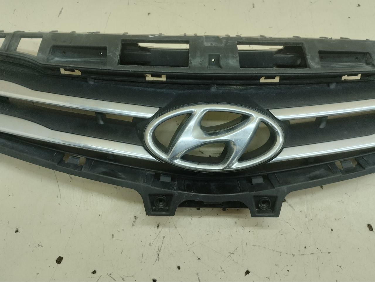 Решетка радиатора Hyundai Solaris (RB) 2010-2017 Решетка радиатора Hyundai Solaris (RB) 2010-2017